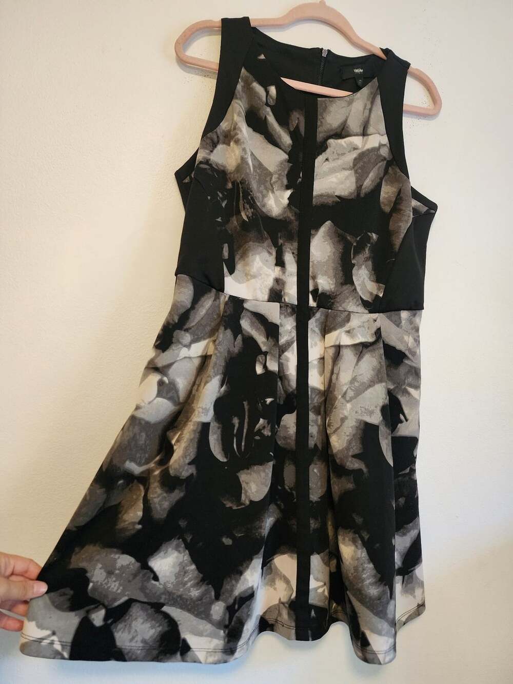 Black & gray Floral Dress Size L Sleeveless Fit And Flare